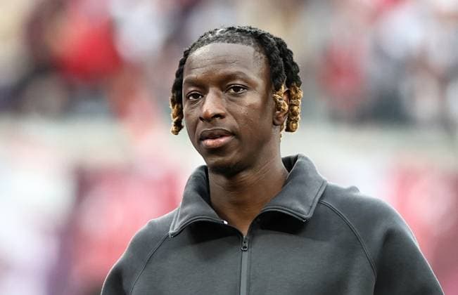 GER, 1.Bundesliga, RB Leipzig - VfB Stuttgart 17.05.2025, Leipzig, Red Bull Arena, GER, Saison 2024 2025, 1.Bundesliga, 34.Spieltag, RasenBallsport Leipzig vs VfB Stuttgart im Bild Amadou Haidara (Leipzig) verletzungsbedingt in Zivil DFL regulations prohibit any use of photographs as image sequences and or quasi-video