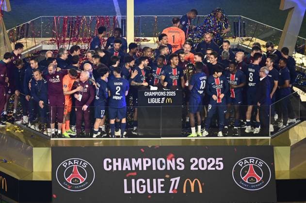 The show celebrating PSG s victory in the French football championship and the presentation to PSG of the new Ligue 1 McDonald s Trophy at the Parc des Princes, after the match between PSG and AJ Auxerre, on May 7, 2025. - 17 05 2025 - France Ile-de-France (region) Paris -  JulienxMattiax xLexPictorium LePictorium_0308400