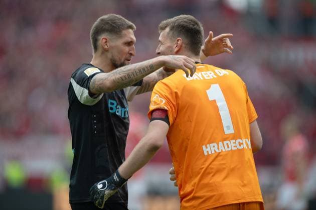 Robert ANDRICH (LEV) und Torwart Lukas HRADECKY (LEV) Jubel, jubeln, Freude, cheers, 1.FSV Mainz 05 (MZ) -Bayer Leverkusen (LEV) 2-2 Fussball 1. Bundesliga Saison 2024 2025, 34.Spieltag, Spieltag34, am 17.05.2025, MEWA Arena Mainz. Â