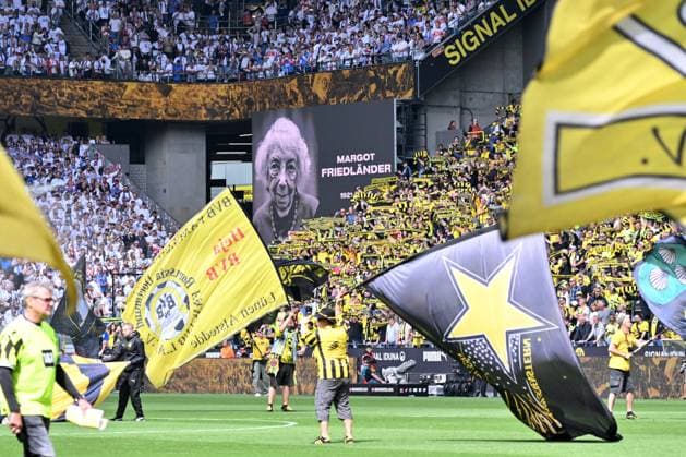 Bilder des Jahres 2025, Sport 05 Mai Sport Themen der Woche KW20 Sport Bilder des Tages Gedenken an Margot Friedländer, Margot Friedlaender 17.05.2025, Fussball 1. Bundesliga, 34. Spieltag, Saison 2024 2025 Borussia Dortmund - Holstein Kiel 3:0 Foto: Maik Hölter Team2 DFL regulations prohibit any use of photographs as image sequences and or quasi-video Dortmund Signal Iduna Park Nordrhein Westfalen Deutschland *** Gedenken an Margot Friedländer, Margot Friedlaender 17 05 2025, Fußball 1 Bundesliga, 34 Spieltag, Saison 2024 2025 Borussia Dortmund Holstein Kiel 3 0 Foto Maik Hölter Team2 DFL regulations prohibit any use of photographs as image sequences and or quasi video Dortmund Signal Iduna Park Nordrhein Westfalen Germany Team2