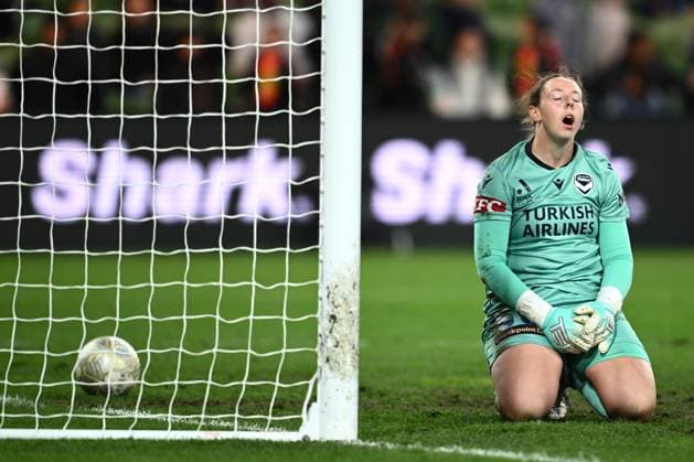 Sport Themen der Woche KW20 Sport Bilder des Tages ALEAGUE WOMENS GRAND FINAL, Courtney Newbon of Melbourne Victory reacts after a missing a penalty shot during the A-League Women Grand Final match between Melbourne Victory and Central Coast Mariners at AAMI Park, in Melbourne, Sunday, May 18, 2025. ( NO ARCHIVING, EDITORIAL USE ONLY MELBOURNE VICTORIA AUSTRALIA  Copyright: xJOELxCARRETTx 20250518131265188000