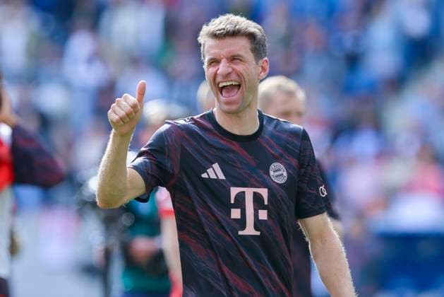 Thomas Mueller (FC Bayern Muenchen) jubelt, Bundesliga, TSG 1899 Hoffenheim v FC Bayern München, PreZero-Arena am 17. May 2025 in Sinsheim, Deutschland. (Foto von Marco Steinbrenner DeFodi Images) Thomas Mueller (FC Bayern Muenchen) cheers, Bundesliga, TSG 1899 Hoffenheim v FC Bayern München, PreZero-Arena, May 17, 2025 in Sinsheim, Germany. (Photo by Marco Steinbrenner DeFodi Images) DFL regulations prohibit any use of photographs as image sequences and or quasi-video.