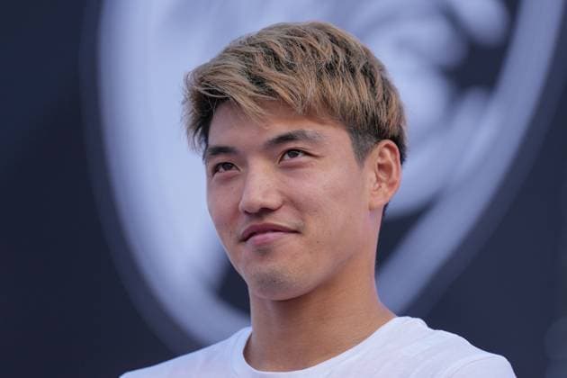 Ritsu Doan (SC Freiburg, 42), die Freiburger Mannschaft feiert den Einzug in die Europa League gemeinsam mit den Fans auf einer Bühne vor dem Stadion, Party, Feier, Jubel, Emotionen , Deutschland, Fussball, 1. Bundesliga, 34.Spieltag, 2024 2025, SC Freiburg vs. Eintracht Frankfurt, 17.05.2025, Europa-Park Stadion, Freiburg, Deutschland DFL REGULATIONS PROHIBIT ANY USE OF PHOTOGRAPHS AS IMAGE SEQUENCES AND OR QUASI-VIDEO. Freiburg Europa-Park Stadion Baden-Württemberg Deutschland Copyright: xArnexAmbergx