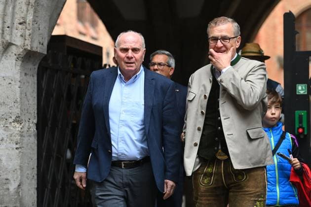 v.li:Uli HOENESS (Höness,Ehrenpraesident Bayern Muenchen), Jan Christian DREESEN (Vorstandsvorsitzender FCB). Fussball Bundesliga der Frauen und der Maenner Doppelfeier FC Bayern Muenchen,Meisterfeier auf dem Rathausbalkon auf dem Marienplatz in Muenchen am 18.05.2025. Fussball 1. Bundesliga Saison 2024 2025, 34.Spieltag, Â