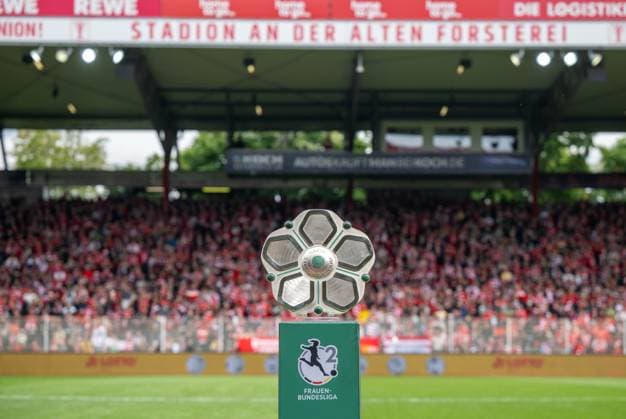 Fußball, Frauen, Saison 2024 2025, 2. Frauen-Bundesliga (26. Spieltag), 1. FC Union Berlin - FSV Gütersloh, die Meisterschale, 18.05. 2025, Copyright: xMatthiasxKochx