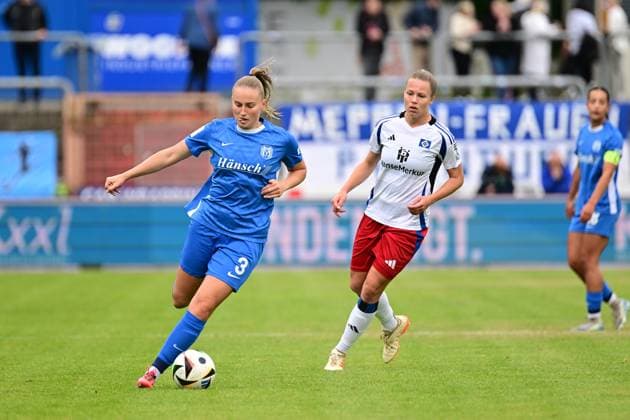 Fußball I Frauen I Saison 2024-2025 I 2. Bundesliga I 26. Spieltag I SV Meppen - Hamburger SV I 18.05.2025 Nina Rolfes (3, SV Meppen 1912 e.V.) Christin Meyer (16, Hamburger SV) Meppen Hänsch-Arena Niedersachsen Deutschland Copyright: xLobeca FelixxSchlikisx