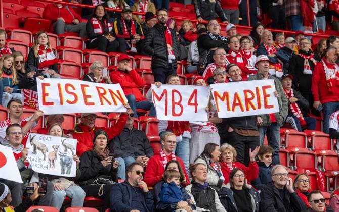 Fußball, Frauen, Saison 2024 2025, 2. Frauen-Bundesliga (26. Spieltag), 1. FC Union Berlin - FSV Gütersloh, Fans mit Transparenten für Marie Becker (1. FC Union), 18.05. 2025, Copyright: xMatthiasxKochx