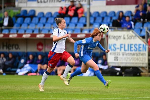 Fußball I Frauen I Saison 2024-2025 I 2. Bundesliga I 26. Spieltag I SV Meppen - Hamburger SV I 18.05.2025 Christin Meyer (16, Hamburger SV) Lena Maria Göppel (5, SV Meppen 1912 e.V.) Meppen Hänsch-Arena Niedersachsen Deutschland Copyright: xLobeca FelixxSchlikisx