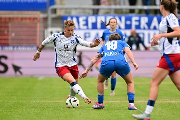 Fußball I Frauen I Saison 2024-2025 I 2. Bundesliga I 26. Spieltag I SV Meppen - Hamburger SV I 18.05.2025 Jobina Verena Lahr (31, Hamburger SV) Lea Mauly (19, SV Meppen 1912 e.V.) Meppen Hänsch-Arena Niedersachsen Deutschland Copyright: xLobeca FelixxSchlikisx