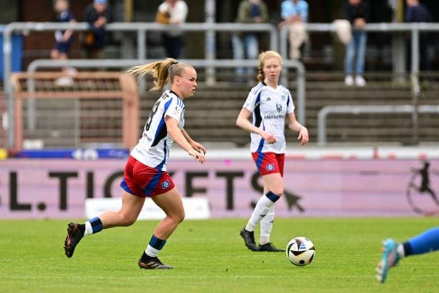 Fußball I Frauen I Saison 2024-2025 I 2. Bundesliga I 26. Spieltag I SV Meppen - Hamburger SV I 18.05.2025 Svea Stoldt (8, Hamburger SV) am Ball Meppen Hänsch-Arena Niedersachsen Deutschland Copyright: xLobeca FelixxSchlikisx