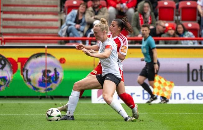 Fußball, Frauen, Saison 2024 2025, 2. Frauen-Bundesliga (26. Spieltag), 1. FC Union Berlin - FSV Gütersloh, v. l. Lilly Stojan (Gütersloh), Korina Janez (1. FC Union), 18.05. 2025, Copyright: xMatthiasxKochx