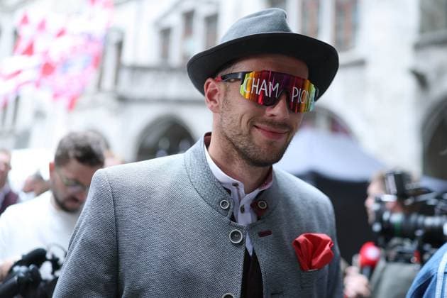 Meisterfeier FC Bayern München am 18.05.2025 auf dem Rathausbalkon am Marienplatz in München Leon Goretzka ( München ) mit Sonnenbrille