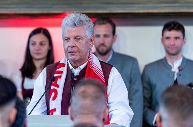 Dieter Reiter (Oberbuergermeister der Stadt Muenchen) bei seiner Rede auf der Buehne im Sitzungssaal Empfang und Meisterehrung FC Bayern Muenchen Maenner und Frauen, Fussball, Bundesliga, Saison 2024 2025, 18.05.2025. Empfang und Meisterehrung FC Bayern Muenchen Maenner und Frauen, Fussball, Bundesliga, Saison 2024 2025, 18.05.2025. Muenchen Copyright: xEibner-Pressefoto FranzxFeinerx EP_HFR