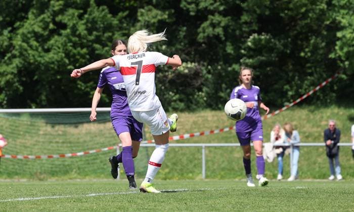 Stuttgart , Fußball Regionalliga Süd , VfB Stuttgart Frauen vs. TSV Schwaben Augsburg , Mandy Islacker ( VfB ) erzielt das Tor zum 4 :0