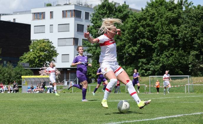 Stuttgart , Fußball Regionalliga Süd , VfB Stuttgart Frauen vs. TSV Schwaben Augsburg , Mandy Islacker ( VfB )