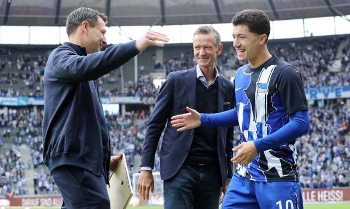 Sportdirektor Benjamin Weber, Verabschiedung Ibrahim Maza, Geschäftsfüher Thomas E. Herrich Fußball Fussball DFL 2.Bundesliga Herren 34. Spieltag Saison 2024 2025 18.05.2025 Hertha BSC Berlin vs. Hannover 96 DFL regulations prohibit any use of photographs as image sequences and or quasi-video