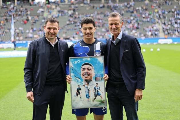 2. Fußball Bundesliga, Hertha BSC - Hannover 96 Verabschiedung: Ibrahim Maza (Hertha BSC Berlin 10), während der Begegnung in der 2. Fußball Bundesliga, Hertha BSC - Hannover 96 in Berlin, Olympiastadion, am 18.05.2025. DFB regulations prohibit any use of photographs as image sequences and or quasi video.