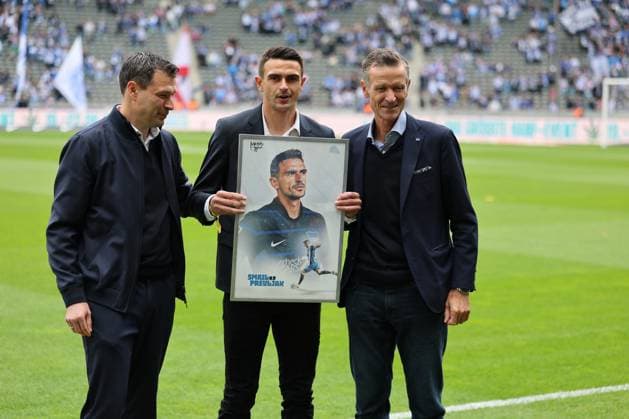 2. Fußball Bundesliga, Hertha BSC - Hannover 96 Verabschiedung, Abschied, Smail Prevljak (Hertha BSC Berlin 9), während der Begegnung in der 2. Fußball Bundesliga, Hertha BSC - Hannover 96 in Berlin, Olympiastadion, am 18.05.2025. DFB regulations prohibit any use of photographs as image sequences and or quasi video.