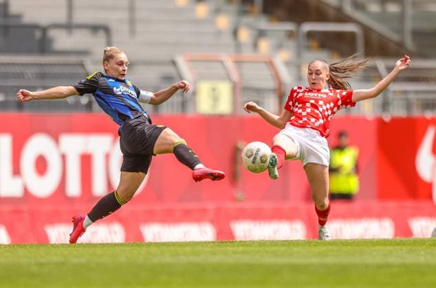 GER, Mainz, FSV Mainz 05 vs 1. FC Saarbrücken, Regionalliga, Fussball, DFB, Spielzeit 2024 2025, Bruchwegstadion, 21. Spieltag, im Bild: Zweikampf 1. FC Saarbrücken vs FSV Mainz 05 DFB DFL REGULATIONS PROHIBIT ANY USE OF PHOTOGRAPHS AS IMAGE SEQUENCES AND OR QUASI-VIDEO, 17.05.2025, Copyright: HMBxMedia HendrikxHamelau