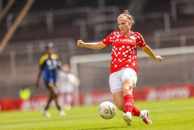 GER, Mainz, FSV Mainz 05 vs 1. FC Saarbrücken, Regionalliga, Fussball, DFB, Spielzeit 2024 2025, Bruchwegstadion, 21. Spieltag, im Bild: Nadine Anstatt (FSV Mainz 05 27) DFB DFL REGULATIONS PROHIBIT ANY USE OF PHOTOGRAPHS AS IMAGE SEQUENCES AND OR QUASI-VIDEO, 17.05.2025, Copyright: HMBxMedia HendrikxHamelau