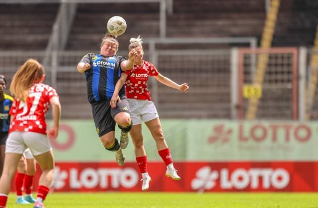 GER, Mainz, FSV Mainz 05 vs 1. FC Saarbrücken, Regionalliga, Fussball, DFB, Spielzeit 2024 2025, Bruchwegstadion, 21. Spieltag, im Bild v.l.: Nora Clausen (FC Saarbrücken 18) , Laura Schmahl (FSV Mainz 05 20) DFB DFL REGULATIONS PROHIBIT ANY USE OF PHOTOGRAPHS AS IMAGE SEQUENCES AND OR QUASI-VIDEO, 17.05.2025, Copyright: HMBxMedia HendrikxHamelau