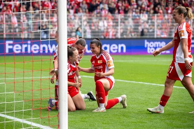 Fußball, Frauen, Saison 2024 2025, 2. Frauen-Bundesliga (26. Spieltag), 1. FC Union Berlin - FSV Gütersloh, v. l. Lisa Heiseler (1. FC Union), Antonia Halverkamps (1. FC Union), Korina Janez (1. FC Union), Dina Orschmann (1. FC Union), Jubel nach Tor zum 4:0, 18.05. 2025, Copyright: xMatthiasxKochx