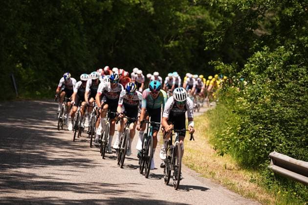 The pack during the stage 9 of the Giro d™Italia from Gubbio to Siena, Italy - Sunday, May 18, 2025. - cycling.  Copyright: xMarcoxAlpozzi LaPressex