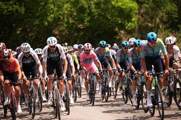 Diego Ulissi and the pack during the stage 9 of the Giro d™Italia from Gubbio to Siena, Italy - Sunday, May 18, 2025. - cycling.  Copyright: xMarcoxAlpozzi LaPressex