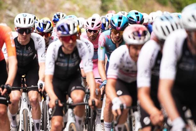 Diego Ulissi and the pack during the stage 9 of the Giro d™Italia from Gubbio to Siena, Italy - Sunday, May 18, 2025. - cycling.  Copyright: xMarcoxAlpozzi LaPressex