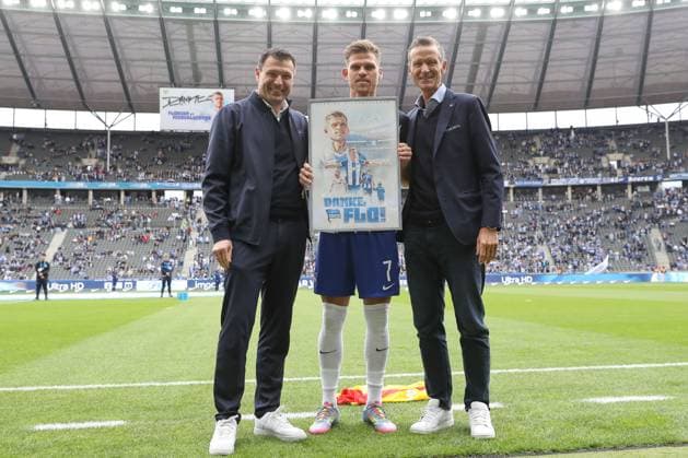 18.05.2025, xtgx, Fussball 2. Bundesliga, Hertha BSC Berlin - Hannover 96 emspor, v.l. Hertha verabschiedet Florian Niederlechner (Hertha, 7) (DFL DFB REGULATIONS PROHIBIT ANY USE OF PHOTOGRAPHS as IMAGE SEQUENCES and or QUASI-VIDEO) Berlin