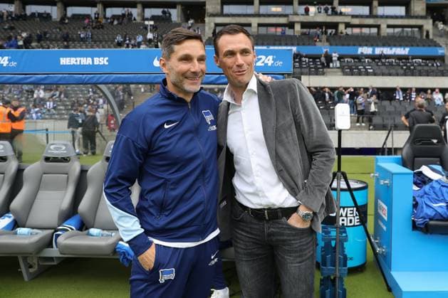 18.05.2025, xtgx, Fussball 2. Bundesliga, Hertha BSC Berlin - Hannover 96 emspor, v.l. Stefan Leitl (Hertha, Trainer), Marcus Mann (Hannover, Sportdirektor) (DFL DFB REGULATIONS PROHIBIT ANY USE OF PHOTOGRAPHS as IMAGE SEQUENCES and or QUASI-VIDEO) Berlin