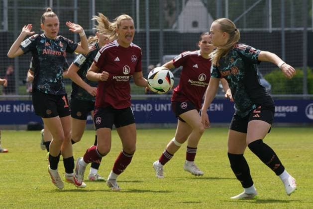 27.04.2025 - Fussball - Saison 2024 2025 - 2. Frauen - Fussball - Bundesliga - 26. Spieltag: 1. FC Nürnberg FCN ( Club Clubfrauen ) - FC Bayern München II ( FCB ) - Sportfoto Zink ChPr - xdcxcpx - Sarah Ernst (10, FC Bayern München II ), Medina Desic (10, 1. FC Nürnberg FCN ), Eszter Reszler (2, FC Bayern München II )
