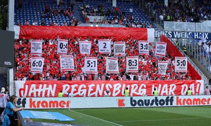 18.05.2025, xdcx, Fussball 2. Bundesliga, SV Darmstadt 98 - SSV Jahn Regensburg, emonline, emspor, despor, v.l., Choreografie, Fans,Stimmung, Schals, Trikots, Emotionen DFL DFB REGULATIONS PROHIBIT ANY USE OF PHOTOGRAPHS AS IMAGE SEQUENCES AND OR QUASI-VIDEO.