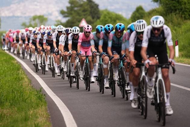 The pack during the stage 9 of the Giro d™Italia from Gubbio to Siena, Italy - Sunday, May 18, 2025. - cycling.  Copyright: xMarcoxAlpozzi LaPressex