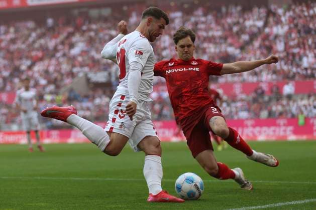 Jan Thielmann (1. FC Koeln) und Florian Kleinhansl (1.FC Kaiserslautern) im Zweikampf waehrend des Spiels der 2. Bundesliga zwischen 1. FC Köln und 1. FC Kaiserslautern im RheinEnergieStadion am 18. May 2025 in Köln, Deutschland. (Foto von Oliver Kaelke DeFodi Images) +++ Jan Thielmann (1. FC Koeln) und Florian Kleinhansl (1.FC Kaiserslautern) battle for the ball during the 2. Bundesliga match between 1. FC Köln and 1. FC Kaiserslautern at RheinEnergieStadion on May 18, 2025 in Cologne, Germany. (Photo by Oliver Kaelke DeFodi Images) DFB DFL REGULATIONS PROHIBIT ANY USE OF PHOTOGRAPHS AS IMAGE SEQUENCES AND OR QUASI-VIDEO. (Photo by Oliver Kaelke DeFodi Images)
