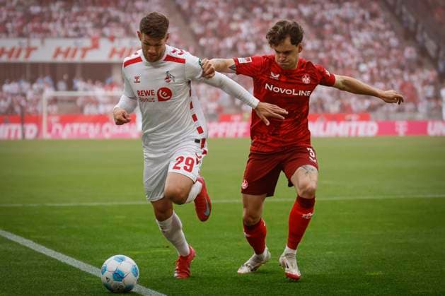 2. Fußball-Bundesliga, 1. FC Köln - 1. FC Kaiserslautern, 18.05.2025 Jan Thielmann (1. FC Köln, 29) und Florian Kleinhansl (1. FC Kaiserslautern, 3) im Duell; 34. Spieltag der 2. Fußball-Bundesliga, 2. Fußball-Bundesliga, 1. FC Köln - 1. FC Kaiserslautern am 18.05.2025 im RheinEnergie-Stadion in Köln. DIE DFL-VORSCHRIFTEN VERBIETEN JEDE VERWENDUNG VON FOTOS ALS BILDSEQUENZEN UND ODER QUASI-VIDEO.