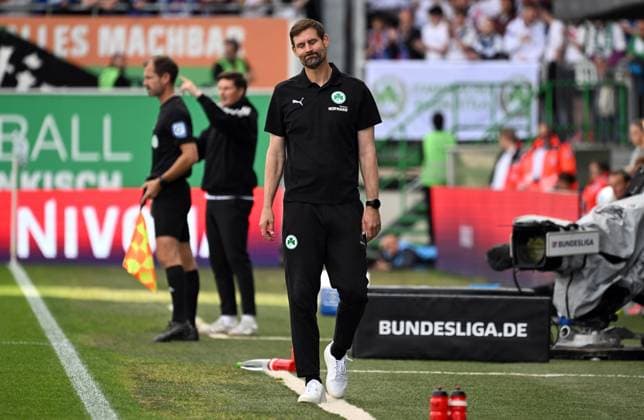 RECORD DATE NOT STATED 18.05.2025, xjhx, Fussball 2.Bundesliga, Spvgg Greuther Fuerth - Hamburger SV v.l. Trainer Thomas Kleine (Spvgg. Greuther Fuerth) (DFL DFB REGULATIONS PROHIBIT ANY USE OF PHOTOGRAPHS as IMAGE SEQUENCES and or QUASI-VIDEO) Fuerth