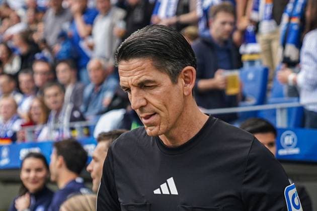 2. Fussball Bundesliga, Karlsruher SC - SC Paderborn 07, 18.05.2025 Deniz Aytekin (Schiedsrichter) 2. Fussball Bundesliga, Karlsruher SC - SC Paderborn 07; BBBank Wildpark Karlsruhe, 18.05.2025 DFB DFL REGULATIONS PROHIBIT ANY USE OF PHOTOGRAPHS AS IMAGE SEQUENCES AND OR QUASI-VIDEO.