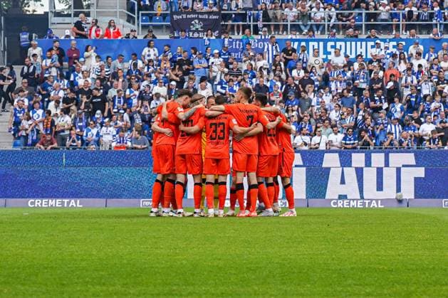 2. Fussball Bundesliga, Karlsruher SC - SC Paderborn 07, 18.05.2025 SC Paderborn in Manschaftskreis 2. Fussball Bundesliga, Karlsruher SC - SC Paderborn 07; BBBank Wildpark Karlsruhe, 18.05.2025 DFB DFL REGULATIONS PROHIBIT ANY USE OF PHOTOGRAPHS AS IMAGE SEQUENCES AND OR QUASI-VIDEO.