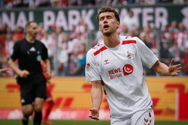 2. Fußball-Bundesliga, 1. FC Köln - 1. FC Kaiserslautern, 18.05.2025 Luca Waldschmidt (1. FC Köln, 9) ärgert sich über eine vergebene Chance; 34. Spieltag der 2. Fußball-Bundesliga, 2. Fußball-Bundesliga, 1. FC Köln - 1. FC Kaiserslautern am 18.05.2025 im RheinEnergie-Stadion in Köln. DIE DFL-VORSCHRIFTEN VERBIETEN JEDE VERWENDUNG VON FOTOS ALS BILDSEQUENZEN UND ODER QUASI-VIDEO.