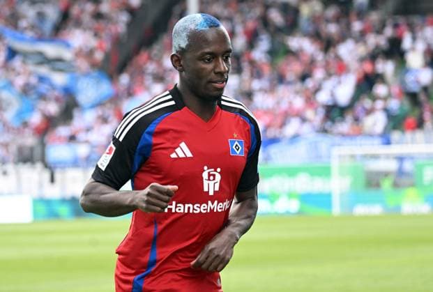 18.05.2025, xjhx, Fussball 2.Bundesliga, Spvgg Greuther Fuerth - Hamburger SV v.l. Jean-Luc Dompe (Hamburger SV) (DFL DFB REGULATIONS PROHIBIT ANY USE OF PHOTOGRAPHS as IMAGE SEQUENCES and or QUASI-VIDEO) Fuerth