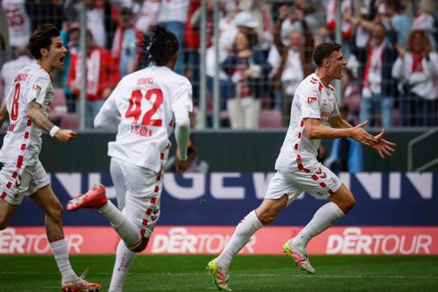 2. Fußball-Bundesliga, 1. FC Köln - 1. FC Kaiserslautern, 18.05.2025 Torjubel beim FC: Eric Martel (1. FC Köln, 6) dreht jubelnd ab; 34. Spieltag der 2. Fußball-Bundesliga, 2. Fußball-Bundesliga, 1. FC Köln - 1. FC Kaiserslautern am 18.05.2025 im RheinEnergie-Stadion in Köln. DIE DFL-VORSCHRIFTEN VERBIETEN JEDE VERWENDUNG VON FOTOS ALS BILDSEQUENZEN UND ODER QUASI-VIDEO.