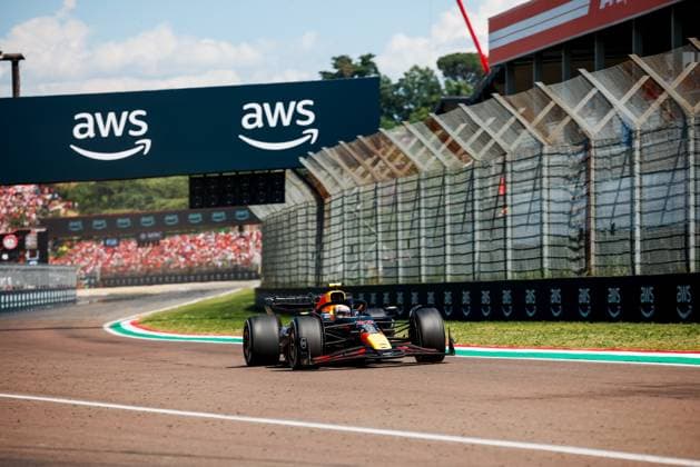 Formula 1 AWS Gran Premio del Made in Italy e dell Emilia-Romagna Alexis Perrin OVERTAKE MAXPPP - Imola 18 05 2025 22 TSUNODA Yuki (jpn), Red Bull Racing, action during the Formula 1 AWS Gran Premio del Made in Italy e dell Emilia-Romagna Grand Prix 2025, the 7th round of the 2025 FIA Formula 1 World Championship, WM, Weltmeisterschaft on the Autodromo Internazionale Enzo e Dino Ferrari from May 15 to 18, 2025, in Imola, Italy Imola Italy  Copyright: xOVERTAKE MAXPPPxAlexisxPerrinx OVT202505186178 OVT202505186178