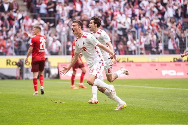 GER, 2. FBL, 1. FC Köln Koel vs 1.FC Kaiserslautern 18.05.2025, RheinEnergieStadion, Köln, GER, 2. FBL, 1. FC Köln Koel vs 1.FC Kaiserslautern im Bild: Torjubel Jubel ueber das Tor zum 1:0 durch Eric Martel (1. FC Köln Koeln, 6) Gestik, Mimik, Emotionen Denis HuseinbaÅ¡iÄ‡ Huseinbasic (1. FC Köln Koeln, 8)