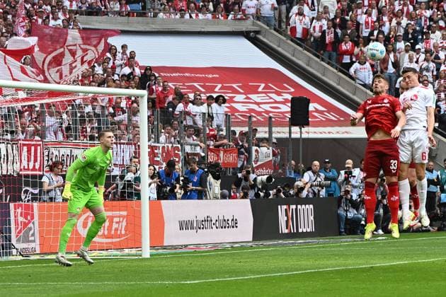 Eric Martel (1. FC Koeln) Tor zum 1:0 waehrend des Spiels der 2. Bundesliga zwischen 1. FC Köln und 1. FC Kaiserslautern im RheinEnergieStadion am 18. May 2025 in Köln, Deutschland. (Foto von Ralf Treese DeFodi Images) +++ Eric Martel (1. FC Koeln) scores his team™s first goal during the 2. Bundesliga match between 1. FC Köln and 1. FC Kaiserslautern at RheinEnergieStadion on May 18, 2025 in Cologne, Germany. (Photo by Ralf Treese DeFodi Images) DFB DFL REGULATIONS PROHIBIT ANY USE OF PHOTOGRAPHS AS IMAGE SEQUENCES AND OR QUASI-VIDEO. (Photo by Ralf Treese DeFodi Images)