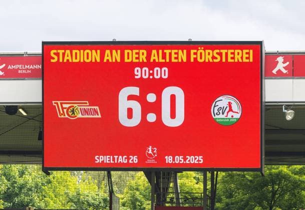 Fußball, Frauen, Saison 2024 2025, 2. Frauen-Bundesliga (26. Spieltag), 1. FC Union Berlin - FSV Gütersloh, Anzeigetafel mit 6:0-Endstand, 18.05. 2025, Copyright: xMatthiasxKochx