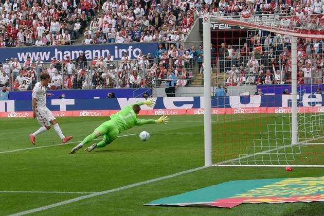 Luca Waldschmidt (Koeln 9) erzielt das Tor zum 2:0 18.05.2025 Fussball 1. FC Koeln vs 1. FC Kaiserslautern, Rheinenergiestadion, Koeln, DFB DFL REGULATIONS PROHIBIT ANY USE OF PHOTOGRAPHS AS IMAGE SEQUENCES AND OR QUASI-VIDEO