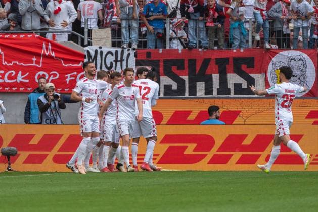 Jubel des 1. FC Koeln zum 1:0 durch Eric Martel (1. FC Koeln, 06) 1. FC Koeln vs. 1. FC Kaiserslautern, Fussball, 2. Bundesliga, 34. Spieltag, Saison 2024 2025, 18.05.2025 DFL REGULATIONS PROHIBIT ANY USE OF PHOTOGRAPHS AS IMAGE SEQUENCES AND OR QUASI-VIDEO 1. FC Koeln vs. 1. FC Kaiserslautern, Fussball, 2. Bundesliga, 34. Spieltag, Saison 2024 2025, 18.05.2025 Koeln