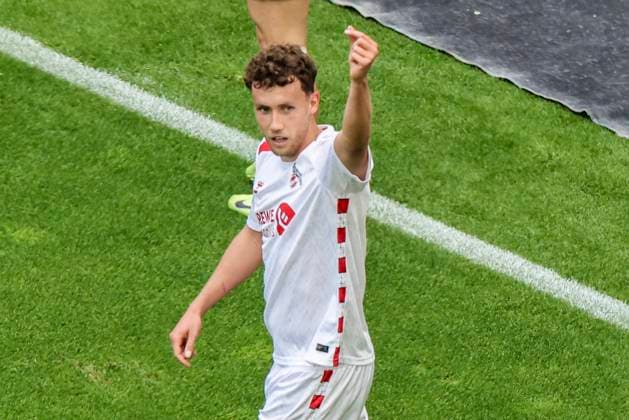 Fußball: 2. Bundesliga, 1. FC Köln - 1. FC Kaiserslautern, 34. Spieltag, RheinEnergieStadion. Kölns Luca Waldschmidt zeigt eine Geste ins Publikum nach seinem Tor zum 2:0 für den 1. FC Köln.