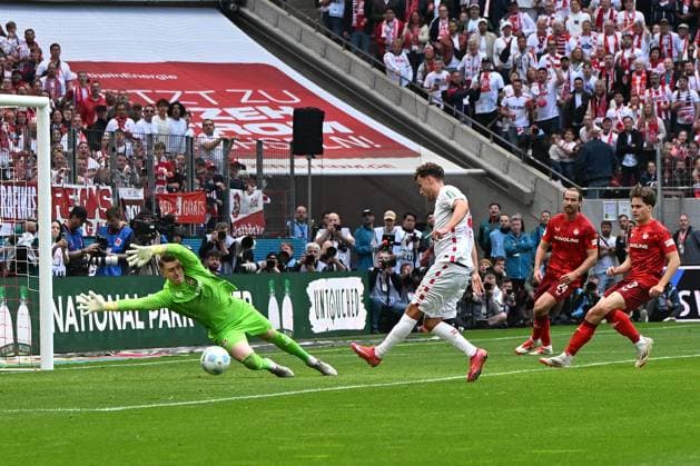 Luca Waldschmidt (1. FC Koeln) Tor zum 2:0 waehrend des Spiels der 2. Bundesliga zwischen 1. FC Köln und 1. FC Kaiserslautern im RheinEnergieStadion am 18. May 2025 in Köln, Deutschland. (Foto von Ralf Treese DeFodi Images) +++ Luca Waldschmidt (1. FC Koeln) scores his team™s second goal during the 2. Bundesliga match between 1. FC Köln and 1. FC Kaiserslautern at RheinEnergieStadion on May 18, 2025 in Cologne, Germany. (Photo by Ralf Treese DeFodi Images) DFB DFL REGULATIONS PROHIBIT ANY USE OF PHOTOGRAPHS AS IMAGE SEQUENCES AND OR QUASI-VIDEO. (Photo by Ralf Treese DeFodi Images)